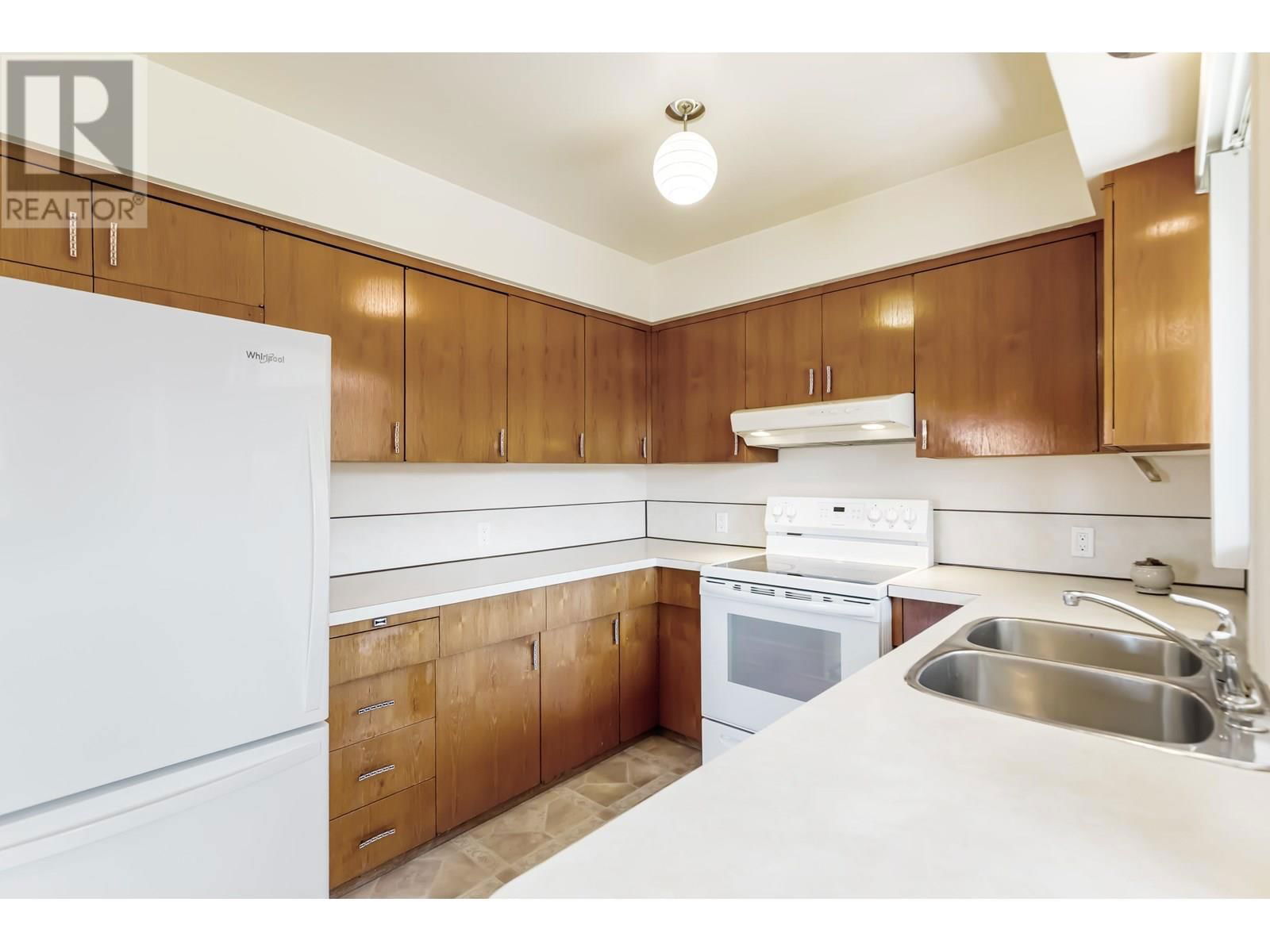 7988 SUSSEX AVENUE Image 14