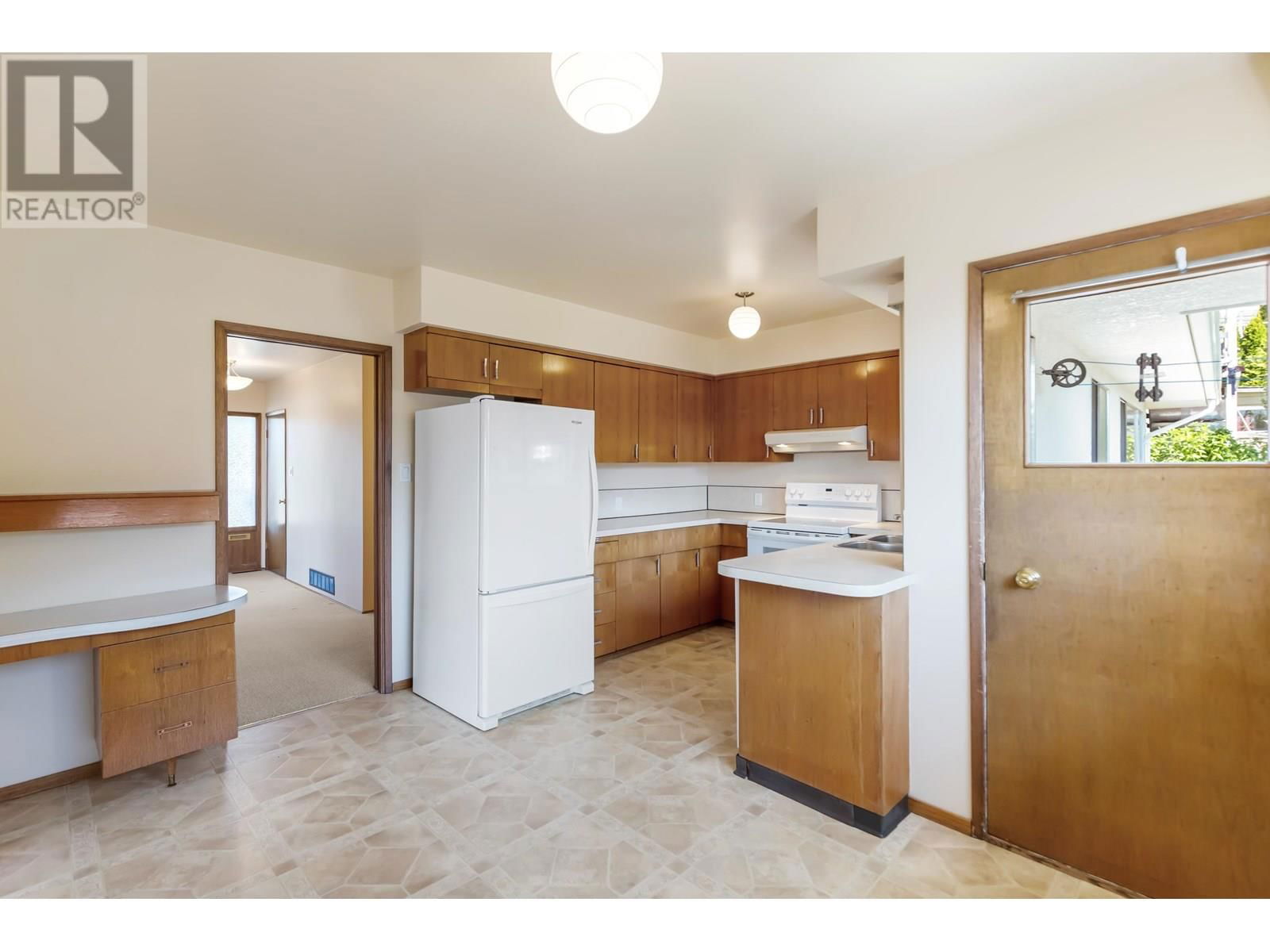 7988 SUSSEX AVENUE Image 15