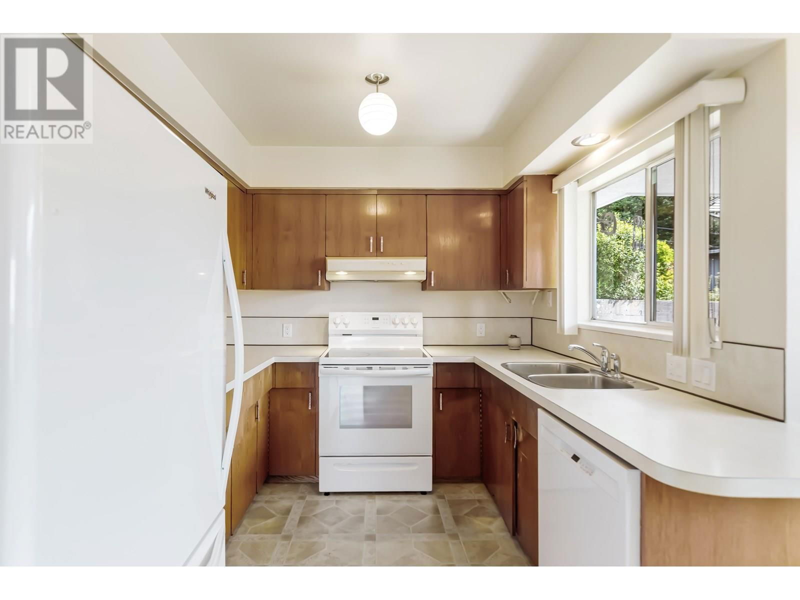 7988 SUSSEX AVENUE Image 17
