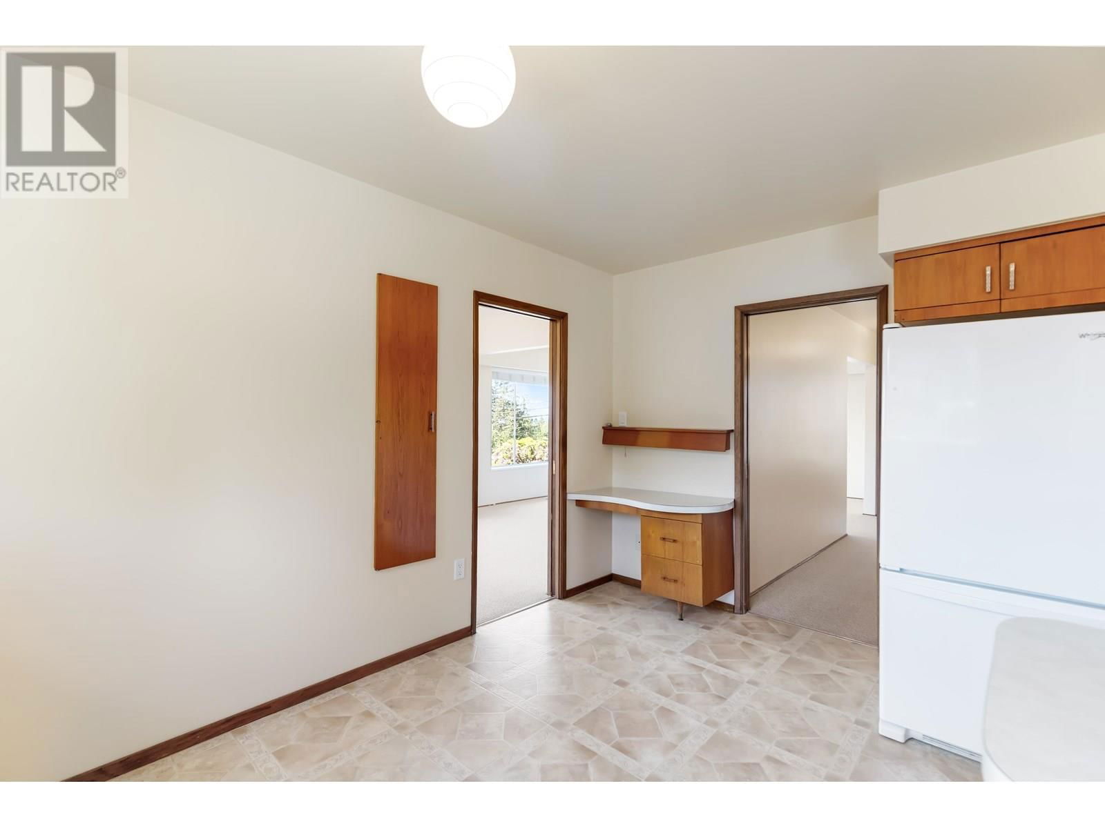 7988 SUSSEX AVENUE Image 19