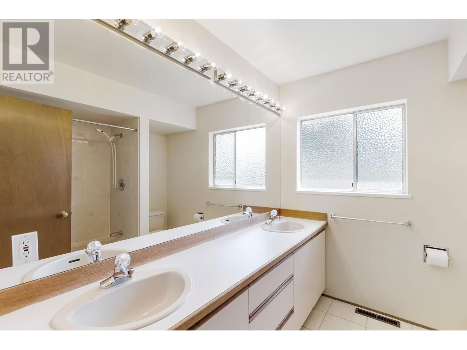 7988 SUSSEX AVENUE Image 23