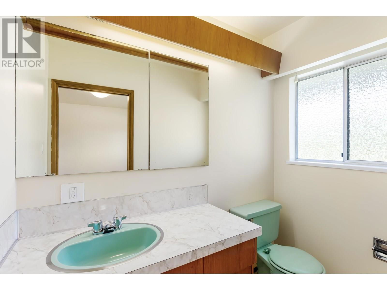 7988 SUSSEX AVENUE Image 24