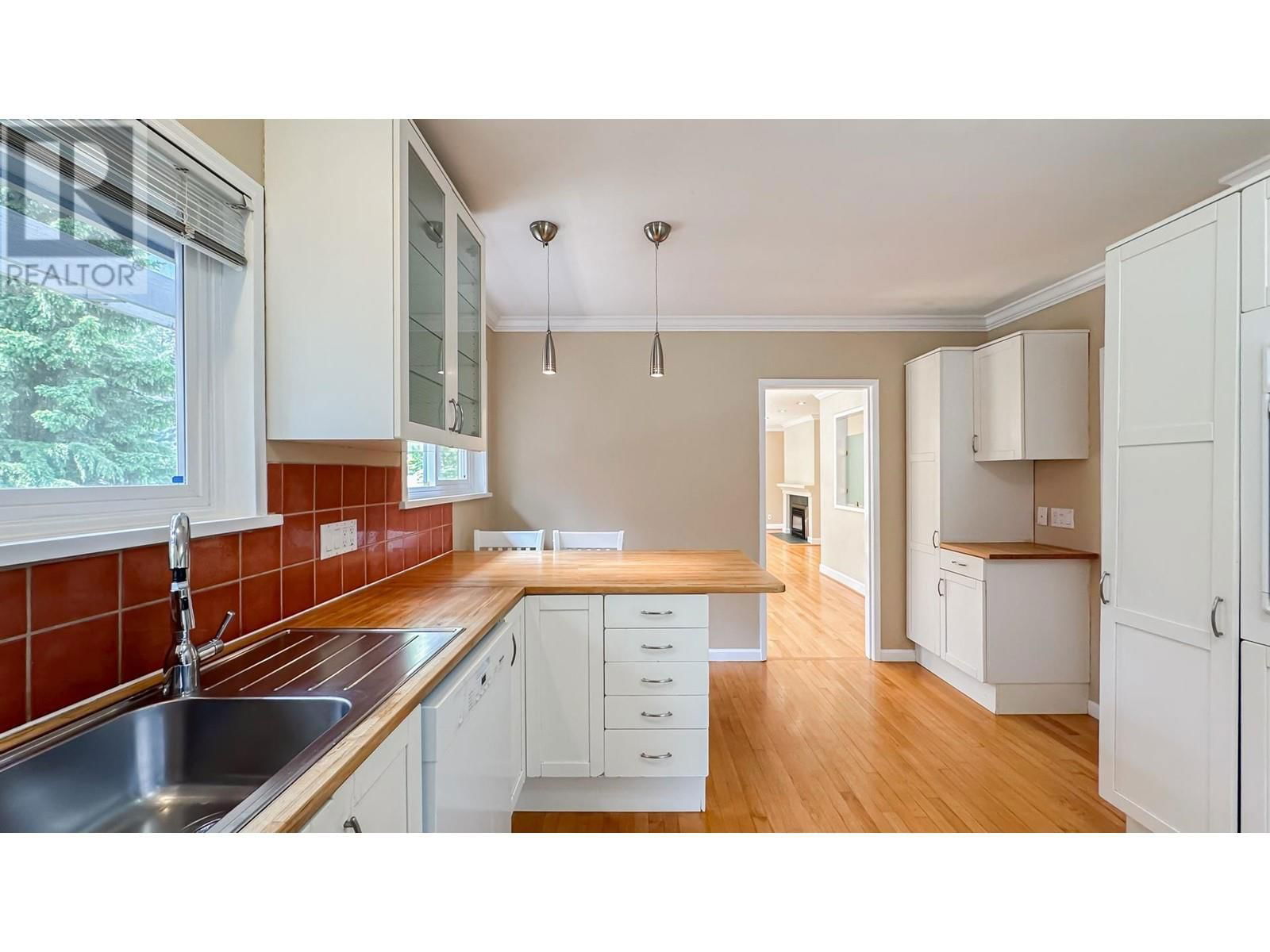 2704 KILMARNOCK CRESCENT Image 10