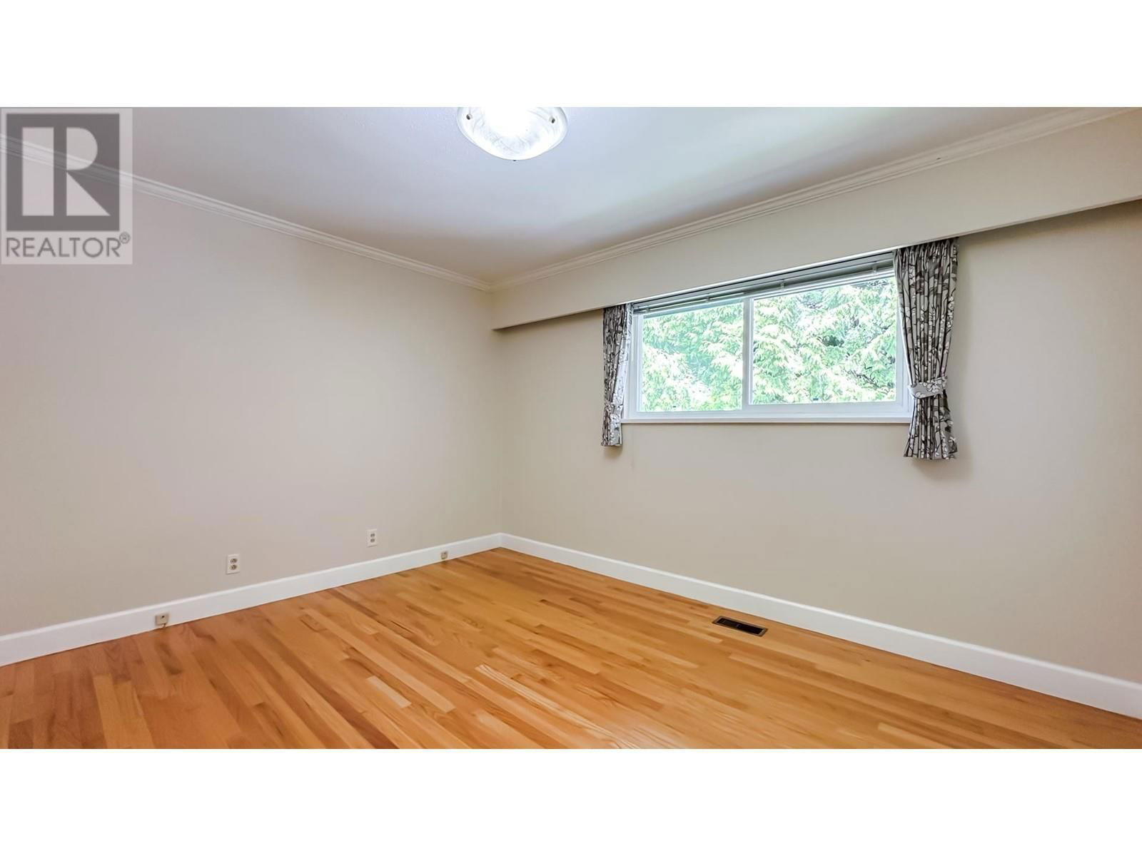 2704 KILMARNOCK CRESCENT Image 13