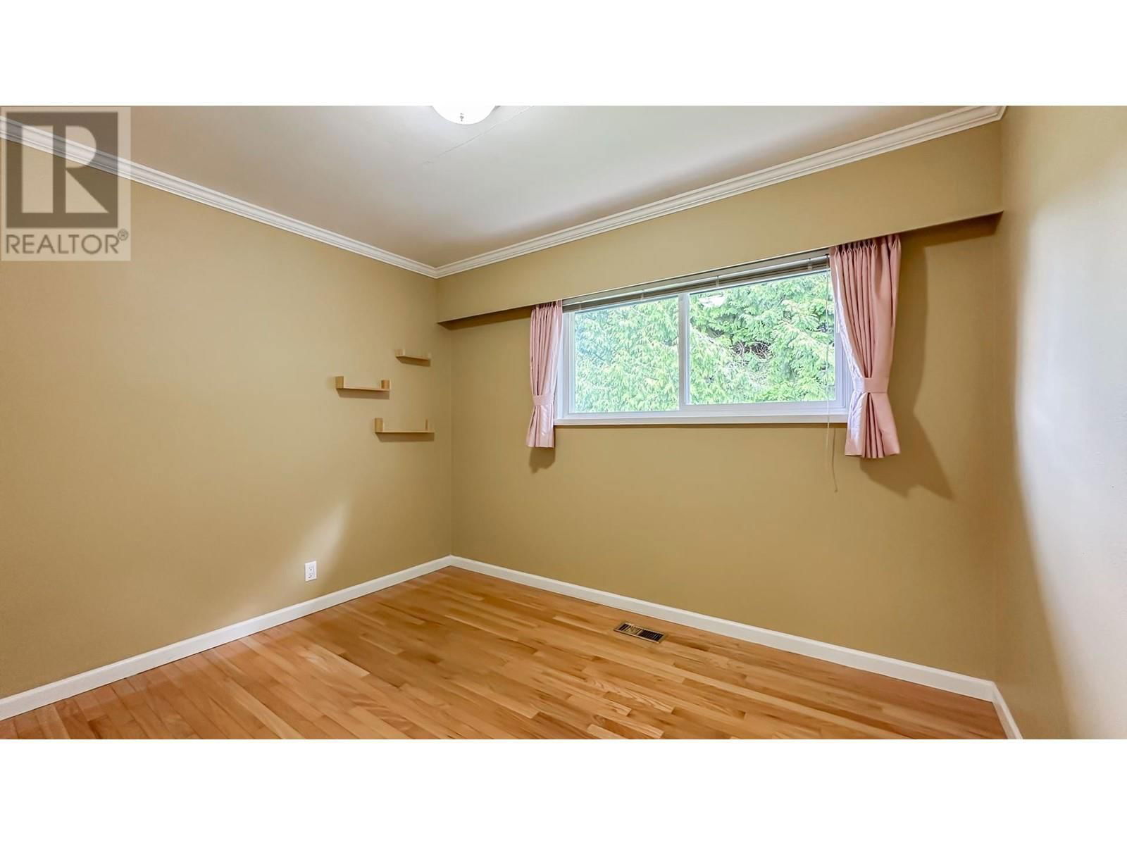 2704 KILMARNOCK CRESCENT Image 18