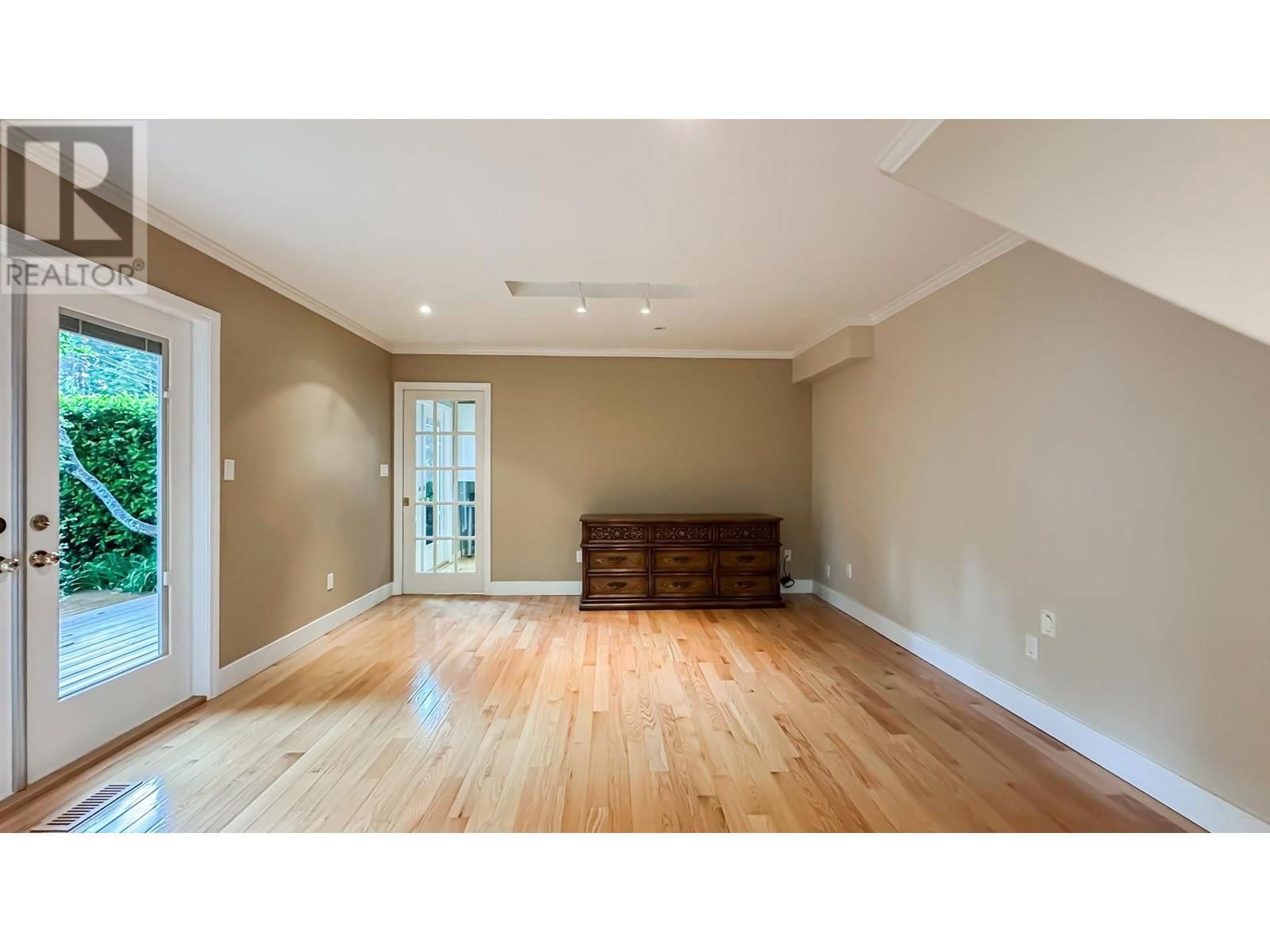 2704 KILMARNOCK CRESCENT Image 22