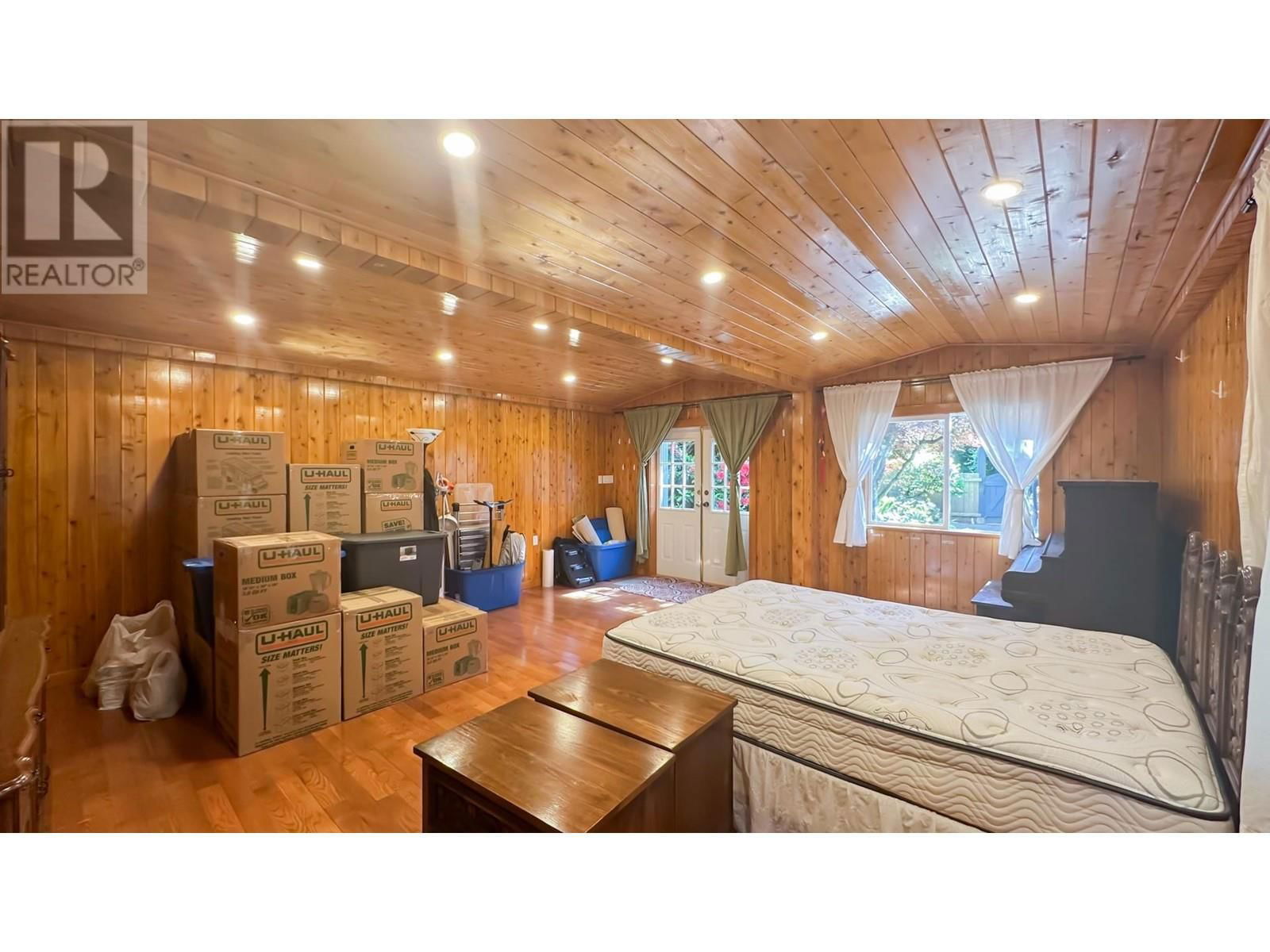 2704 KILMARNOCK CRESCENT Image 36