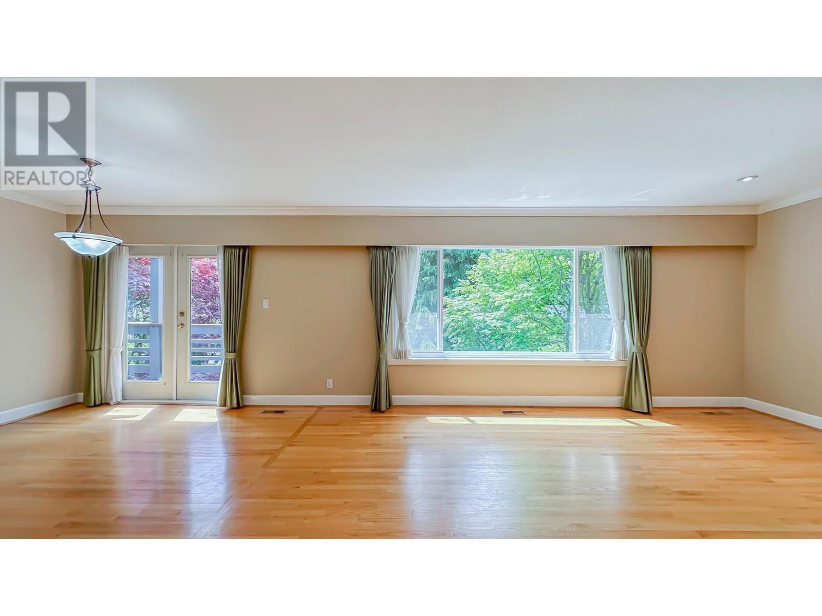 2704 KILMARNOCK CRESCENT Image 6