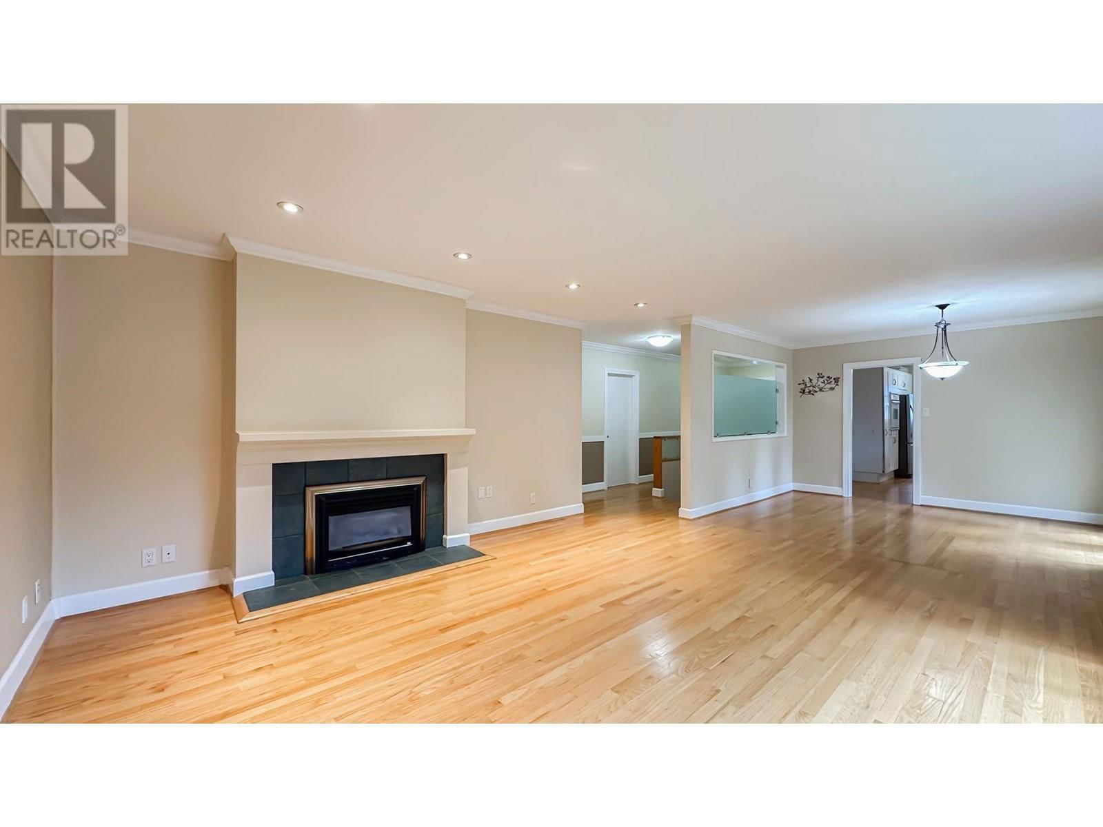 2704 KILMARNOCK CRESCENT Image 7
