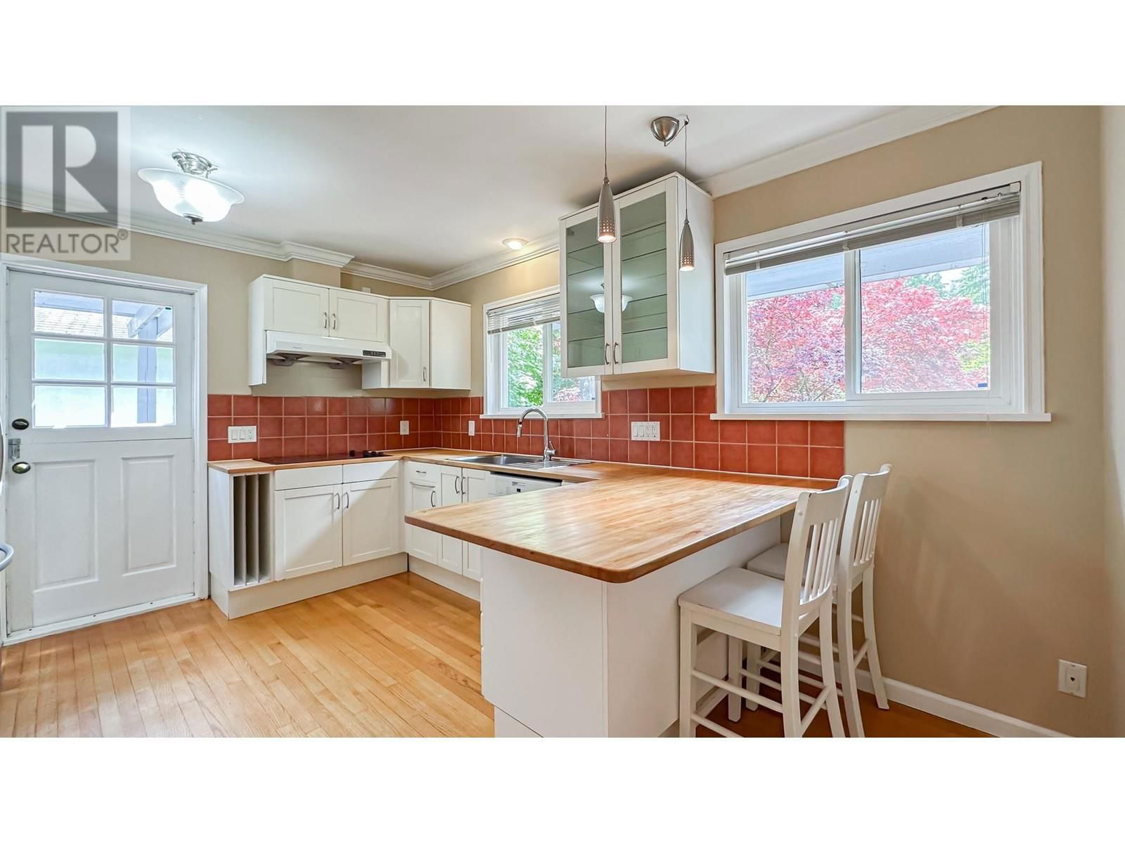 2704 KILMARNOCK CRESCENT Image 8
