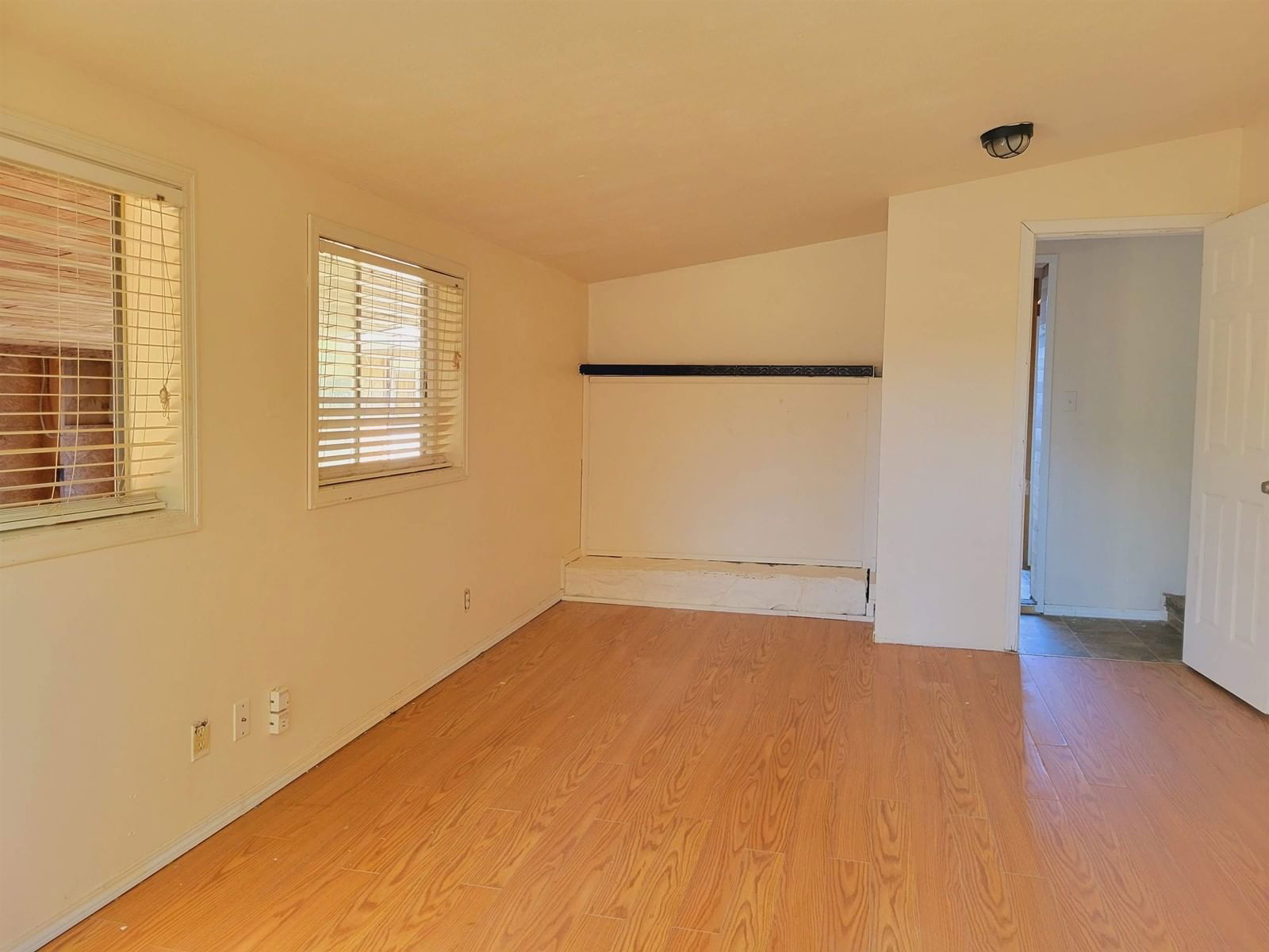 9550 YOUNG ROAD Image 5
