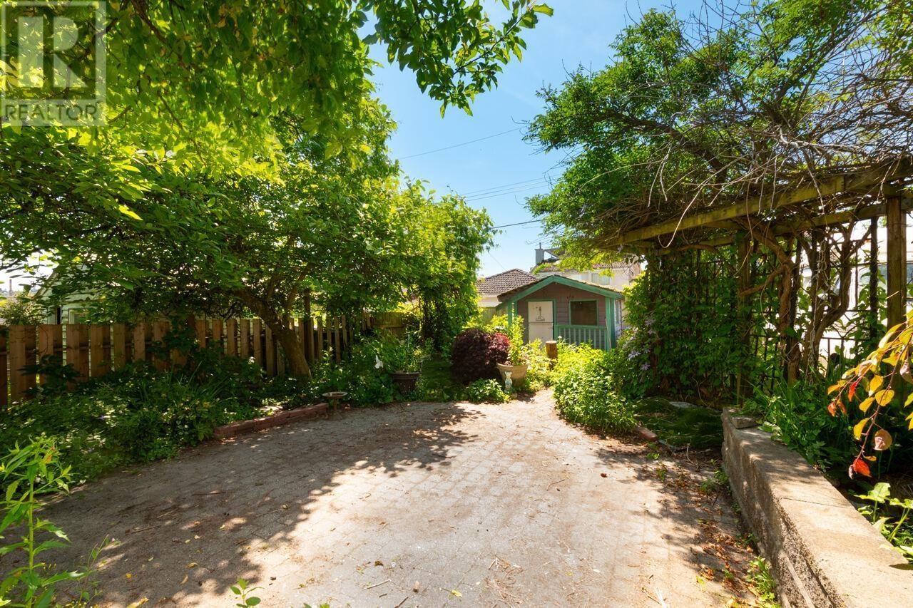 2856 TRINITY STREET Image 7