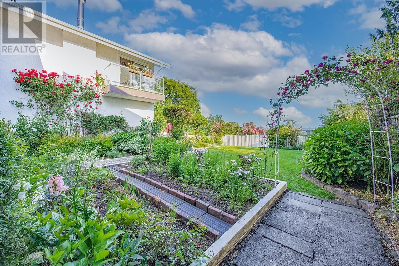 317 HICKEY DRIVE Image 6