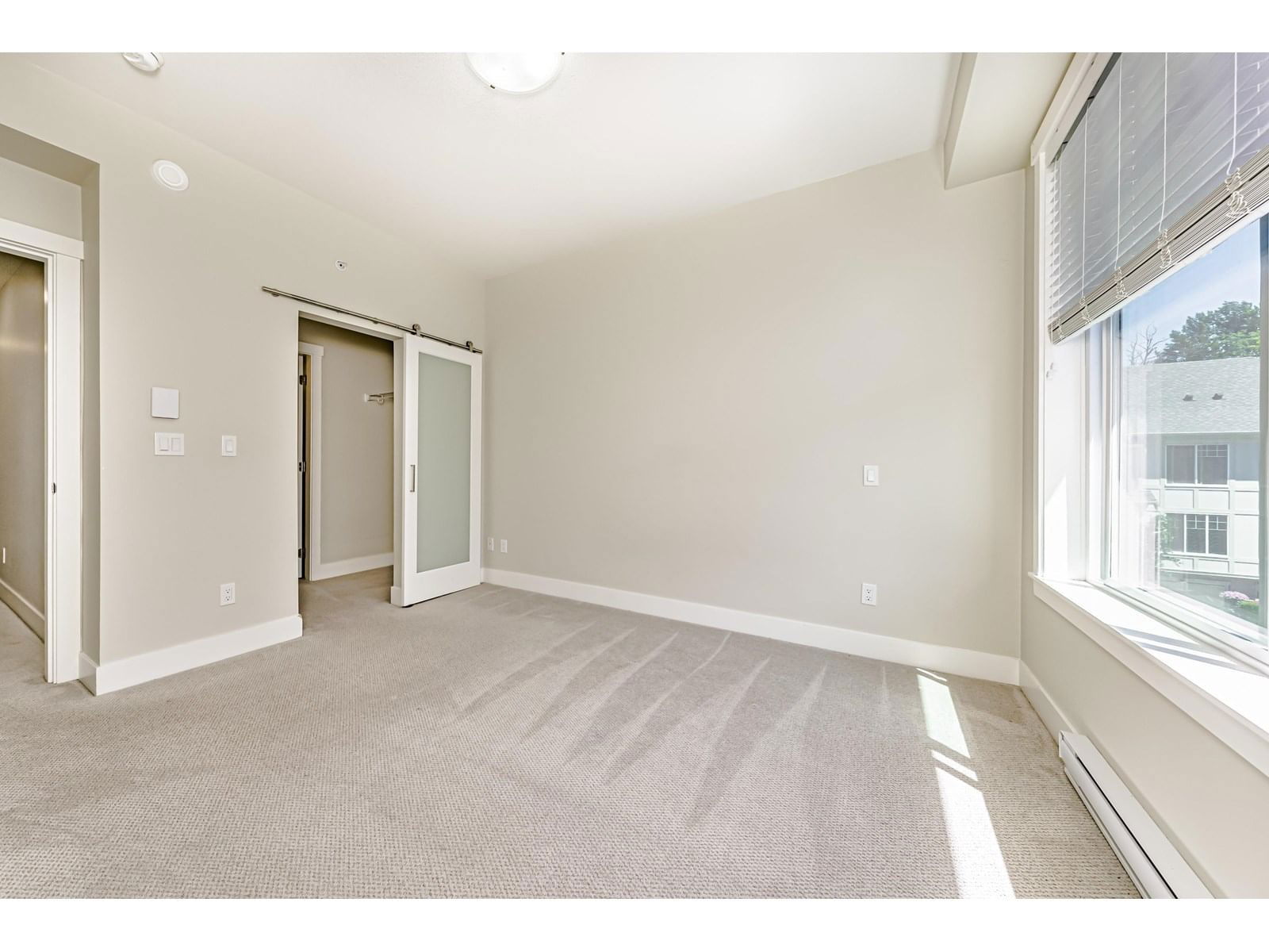 29 - 20498 82 Image 19