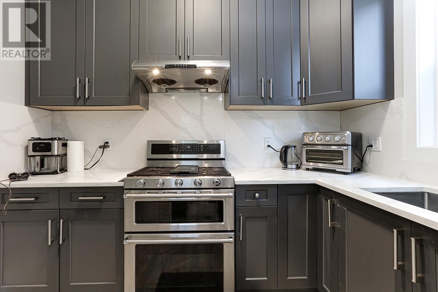 3399 DERBYSHIRE AVENUE Image 14