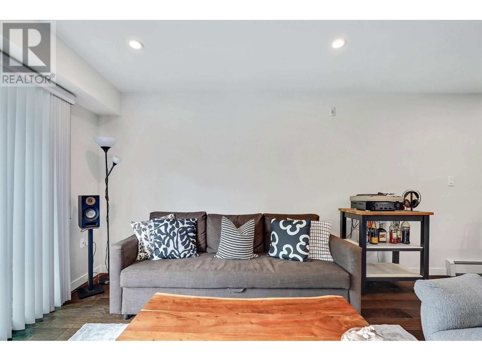 302 - 357 2ND STREET Image 10