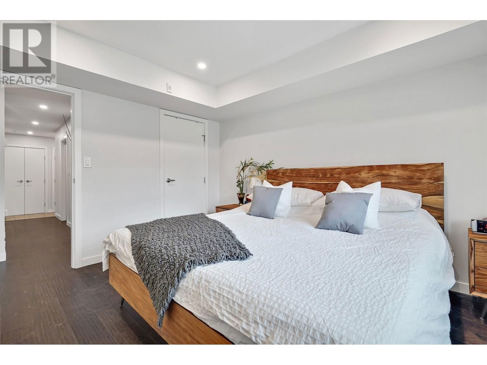 302 - 357 2ND STREET Image 14