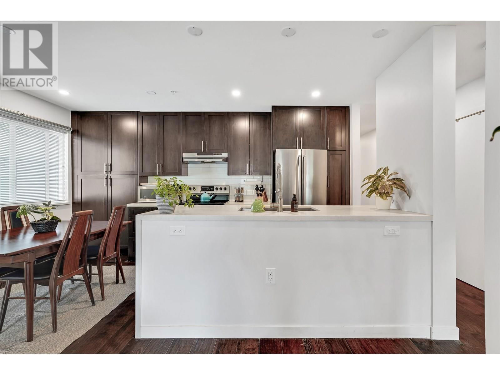 302 - 357 2ND STREET Image 2