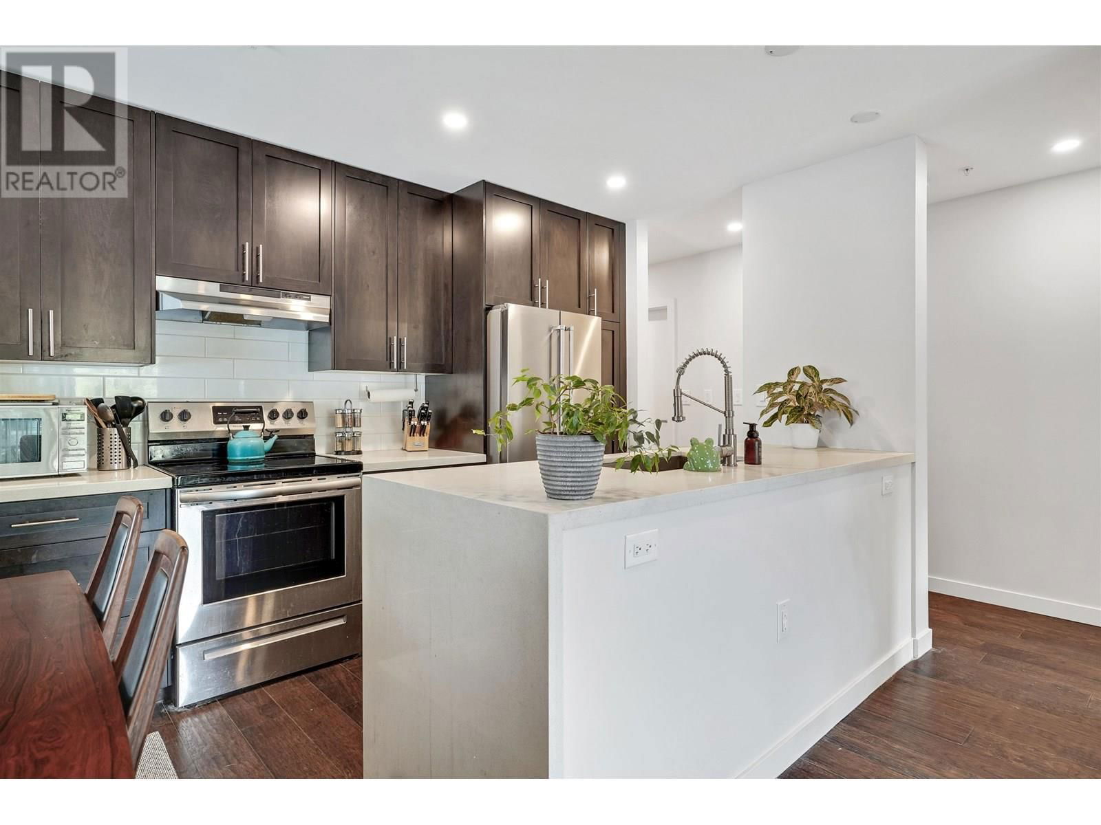 302 - 357 2ND STREET Image 3