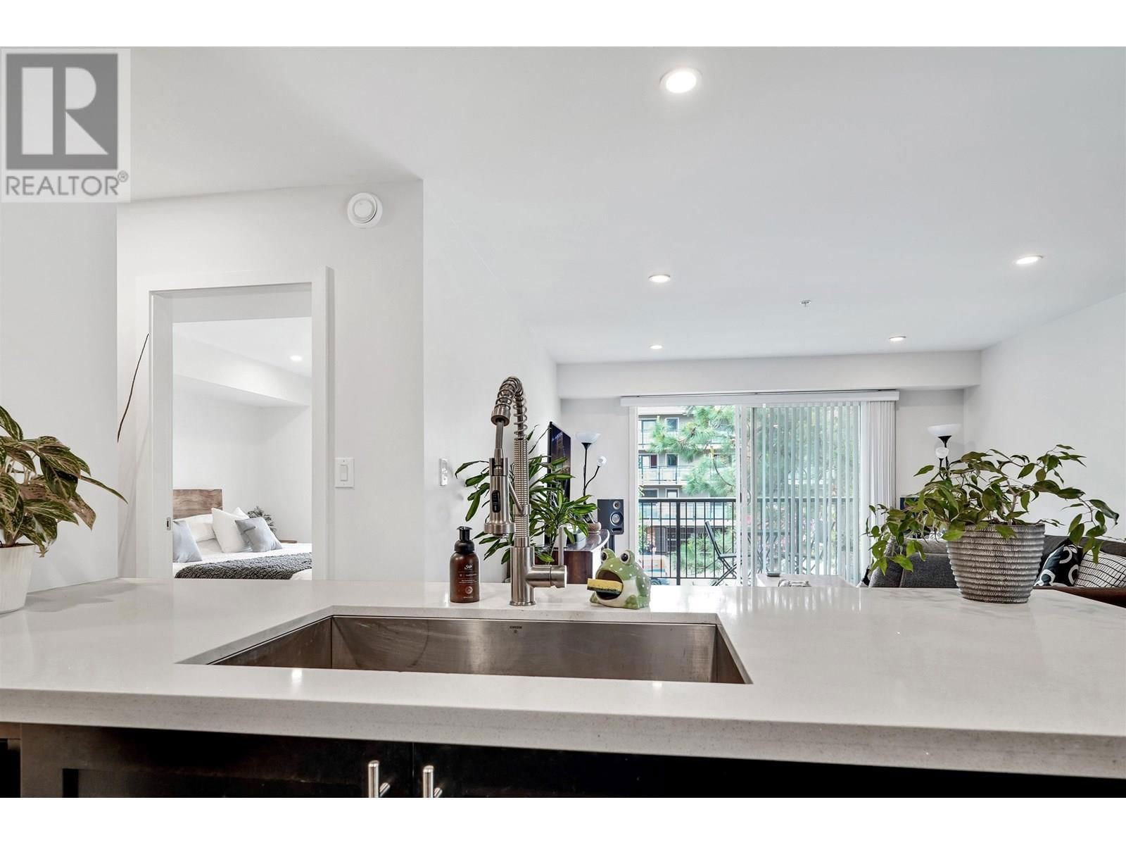 302 - 357 2ND STREET Image 4