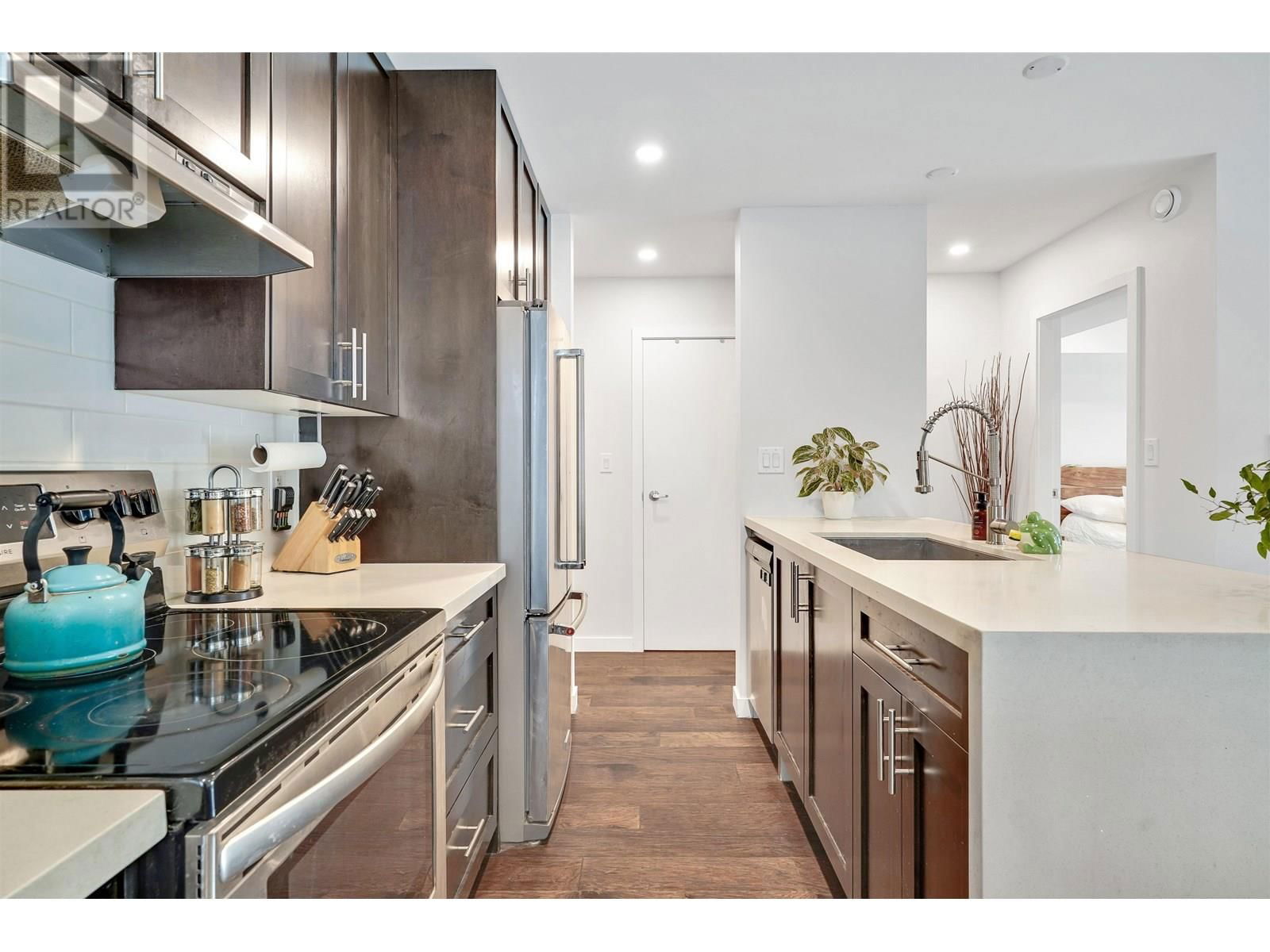302 - 357 2ND STREET Image 5