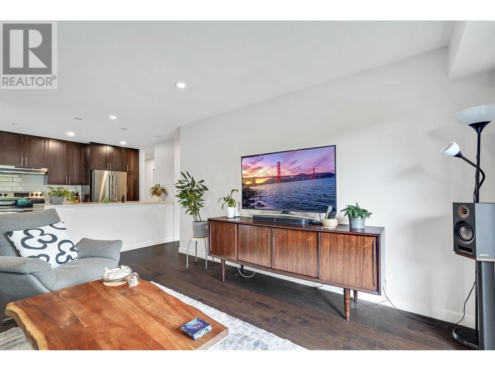 302 - 357 2ND STREET Image 8