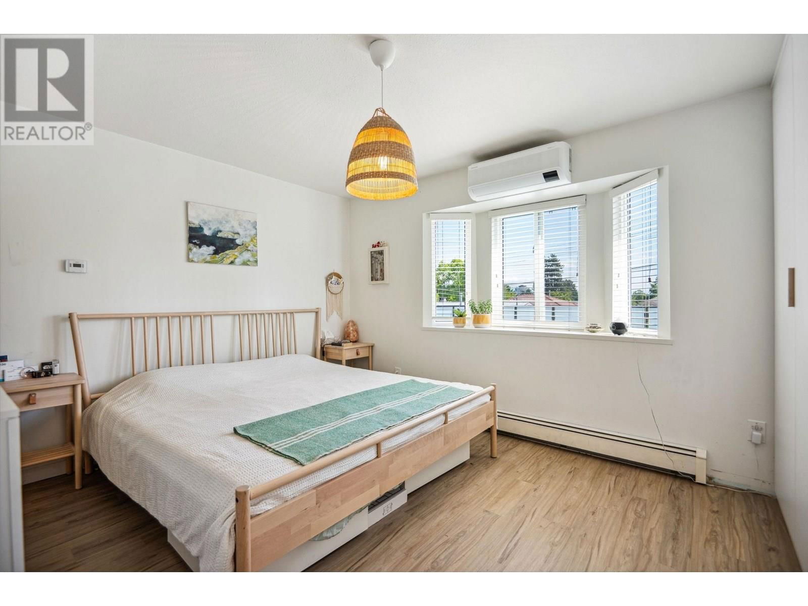 4334 ST. CATHERINES STREET Image 14