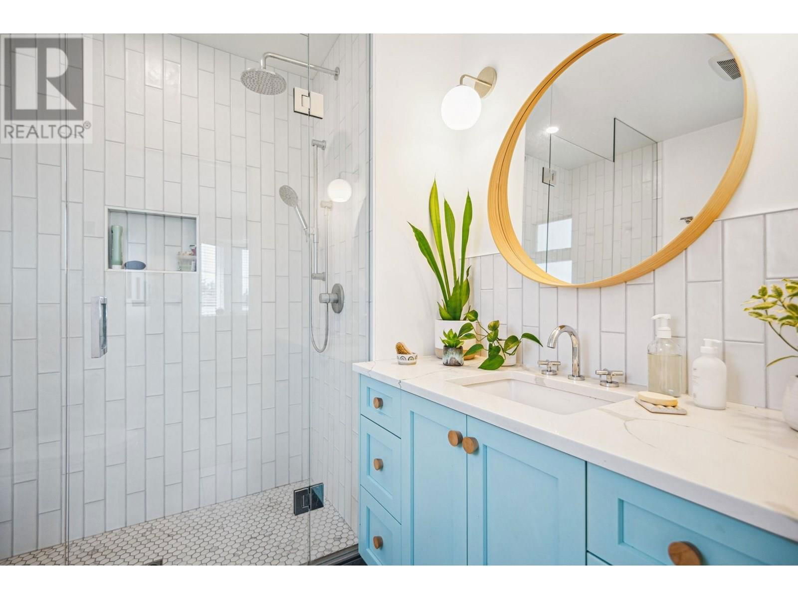 4334 ST. CATHERINES STREET Image 15