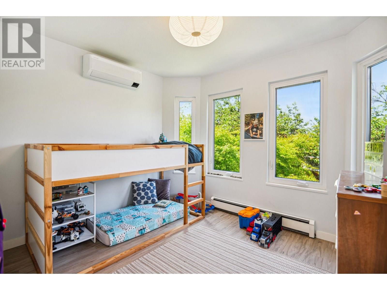 4334 ST. CATHERINES STREET Image 16