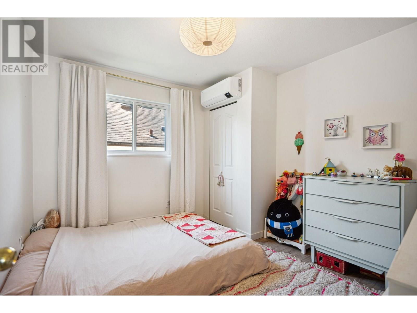 4334 ST. CATHERINES STREET Image 17