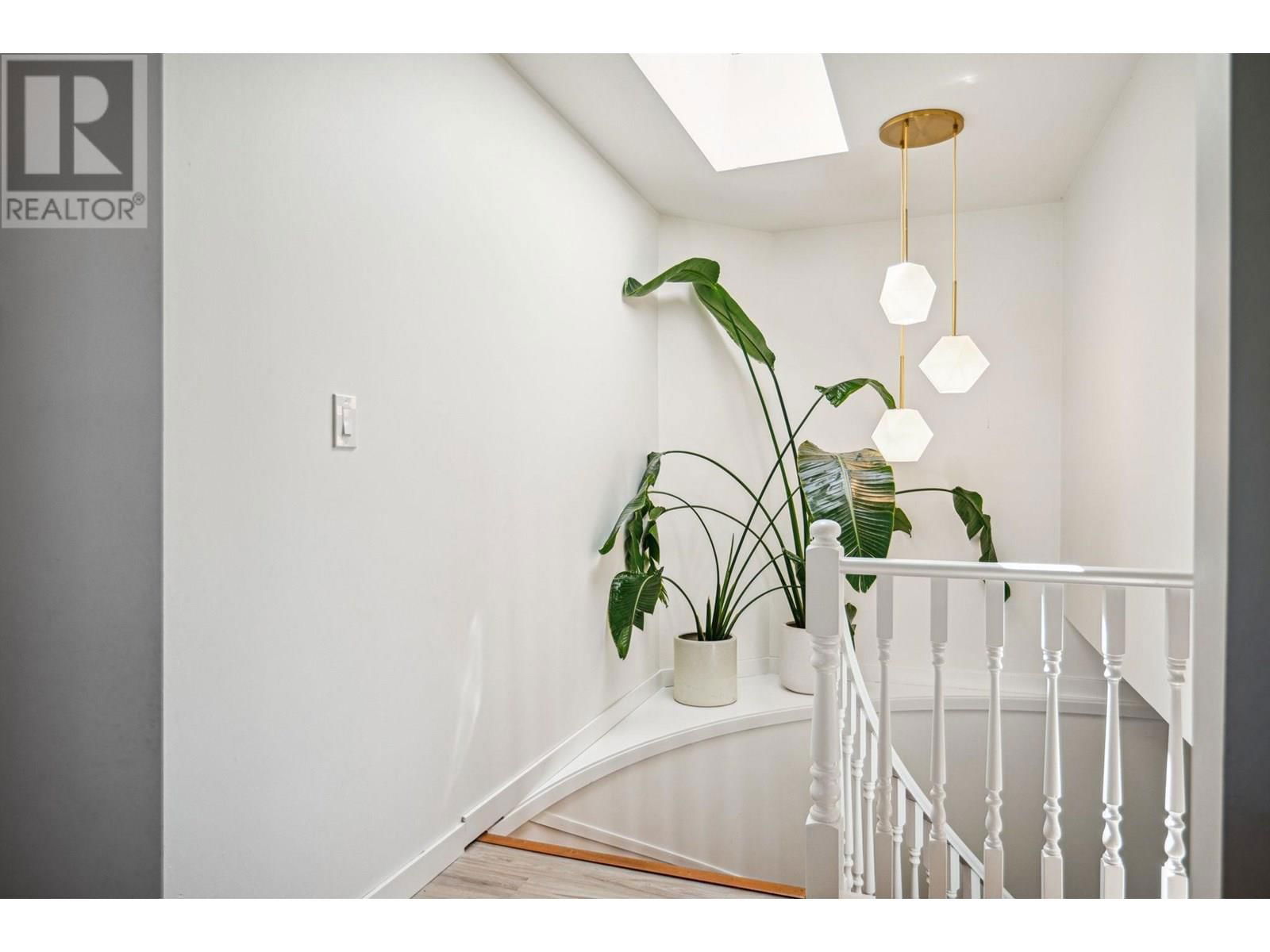 4334 ST. CATHERINES STREET Image 5