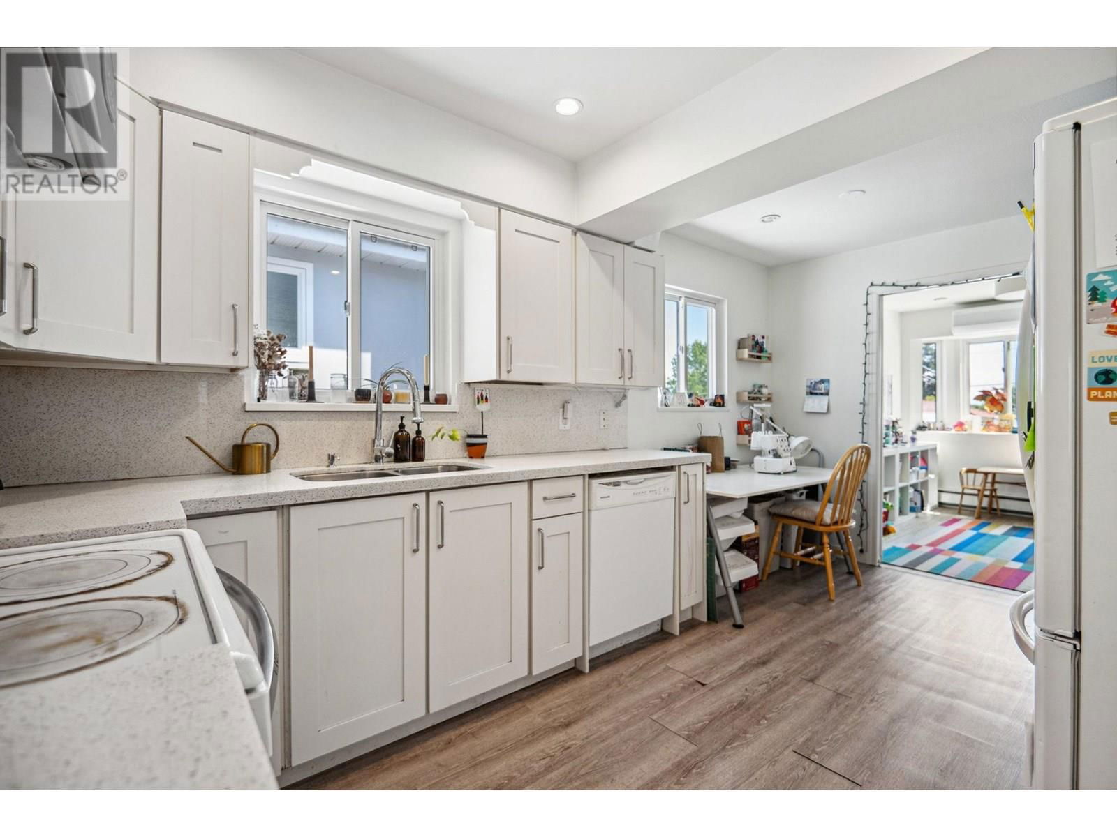 4334 ST. CATHERINES STREET Image 8