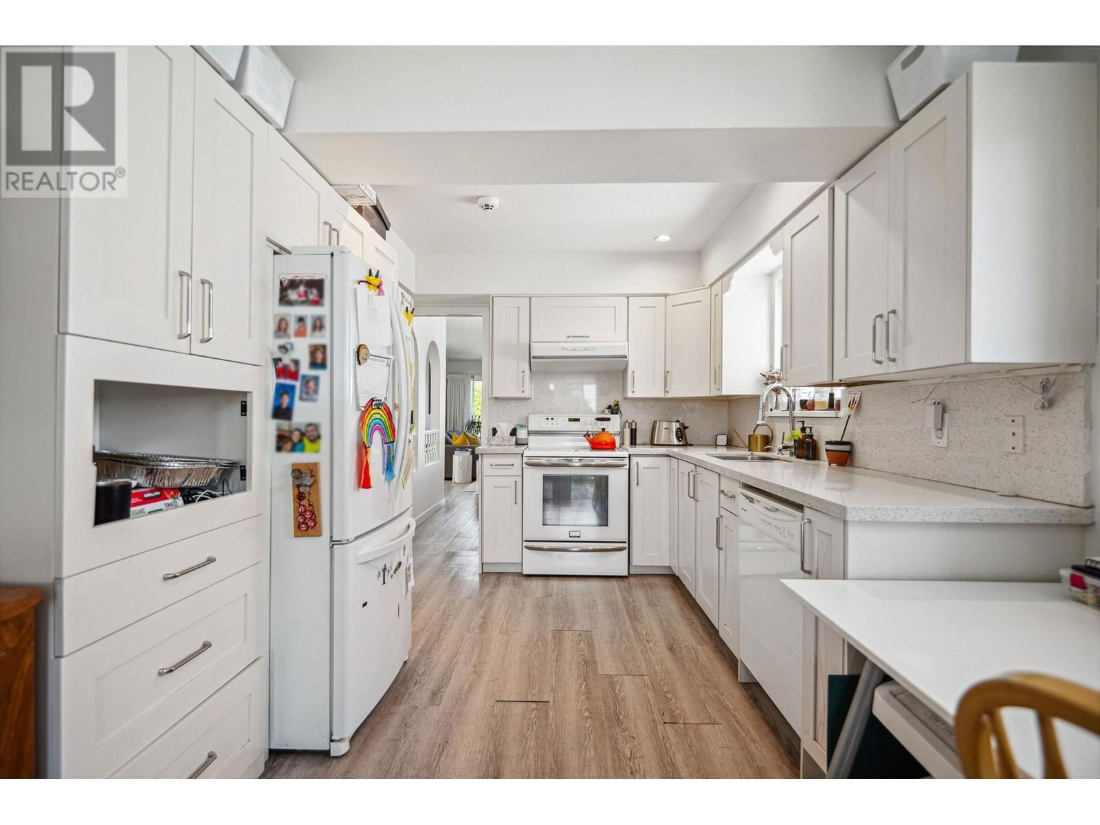4334 ST. CATHERINES STREET Image 9