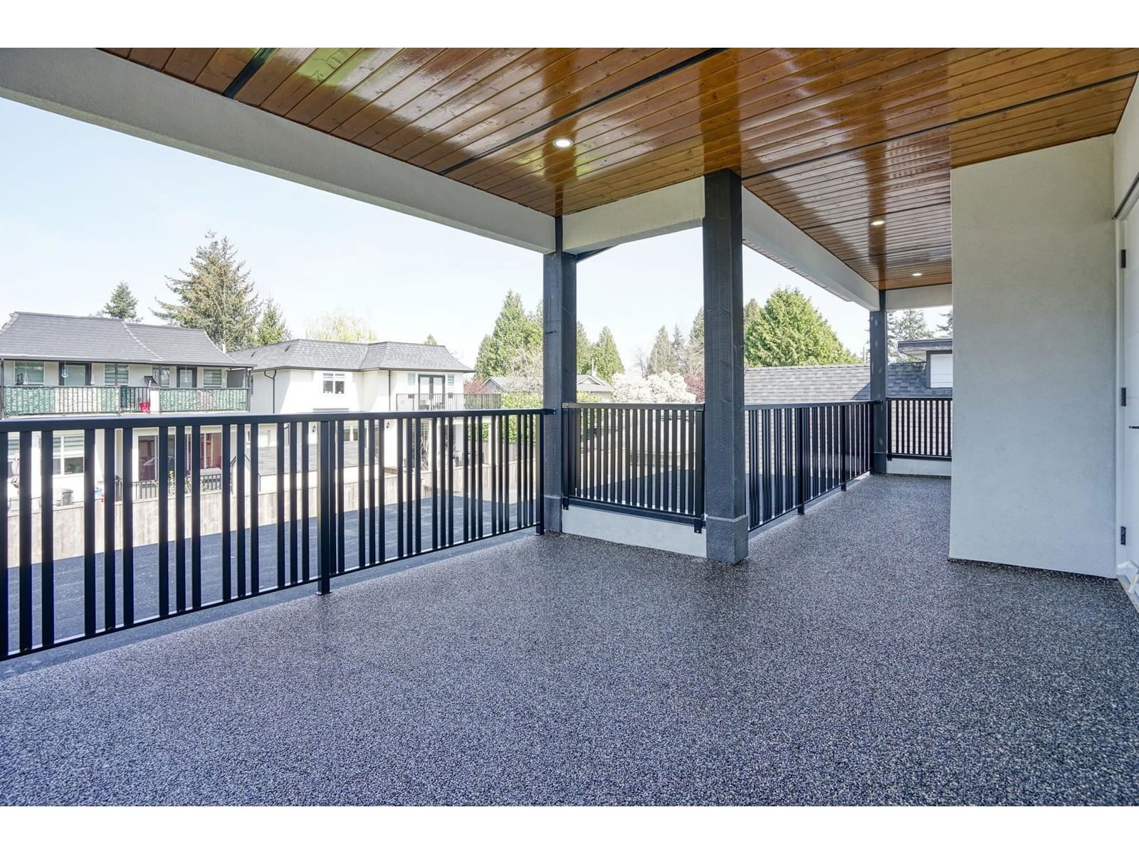 15919 RUSSELL Image 21