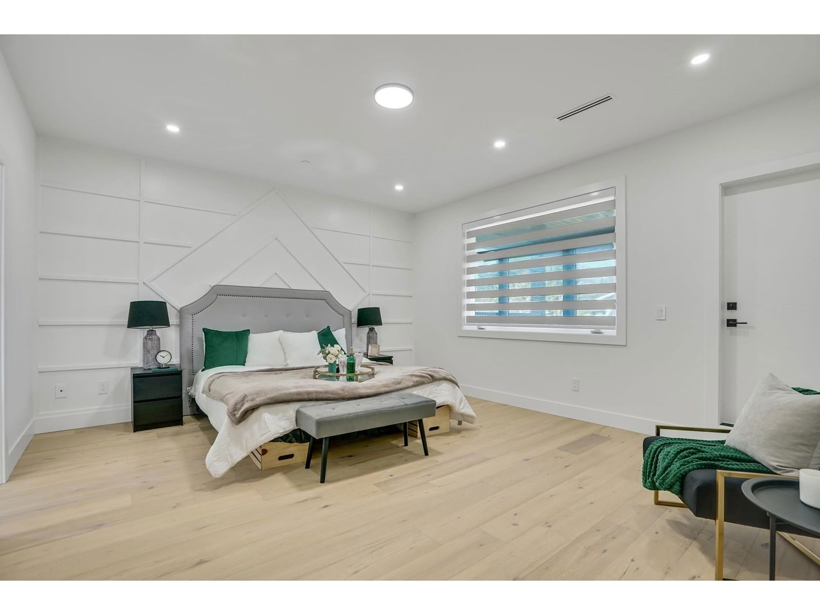 15919 RUSSELL Image 23