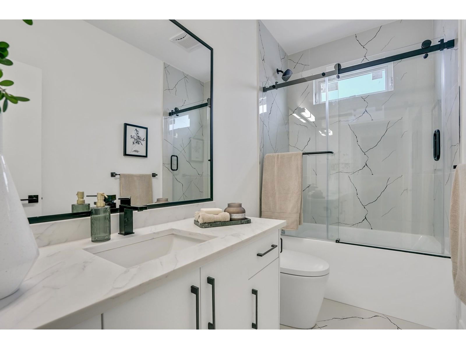 15919 RUSSELL Image 28