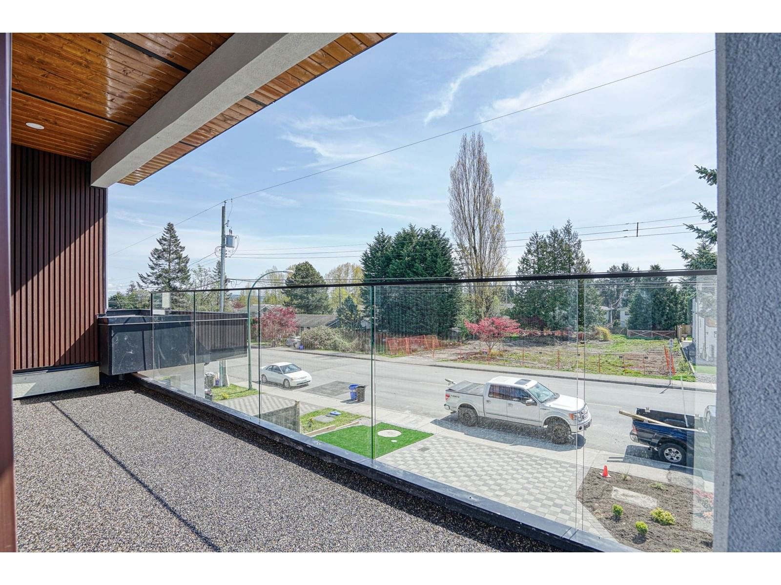 15919 RUSSELL Image 29