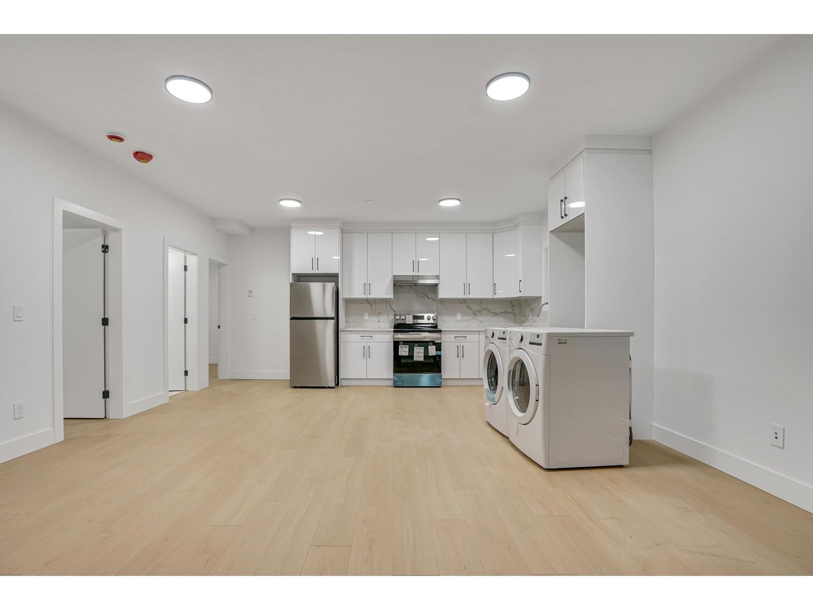 15919 RUSSELL Image 31