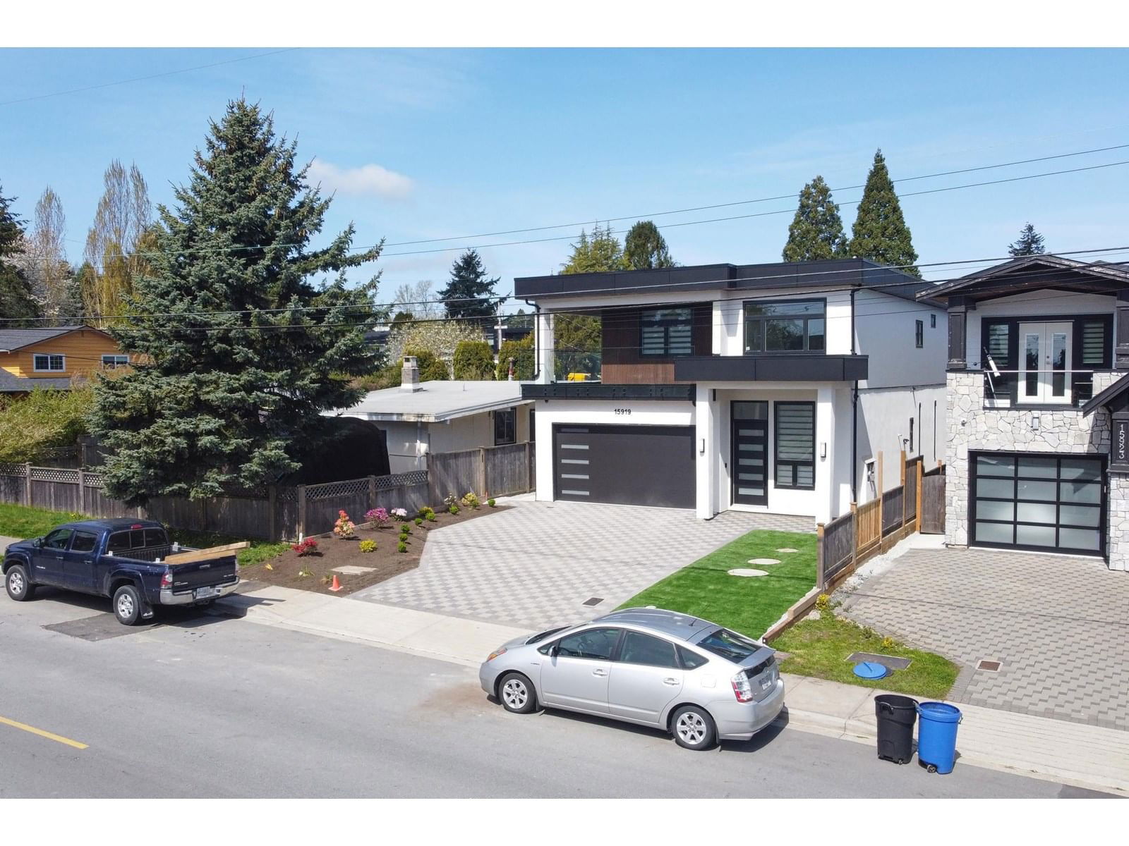 15919 RUSSELL Image 40