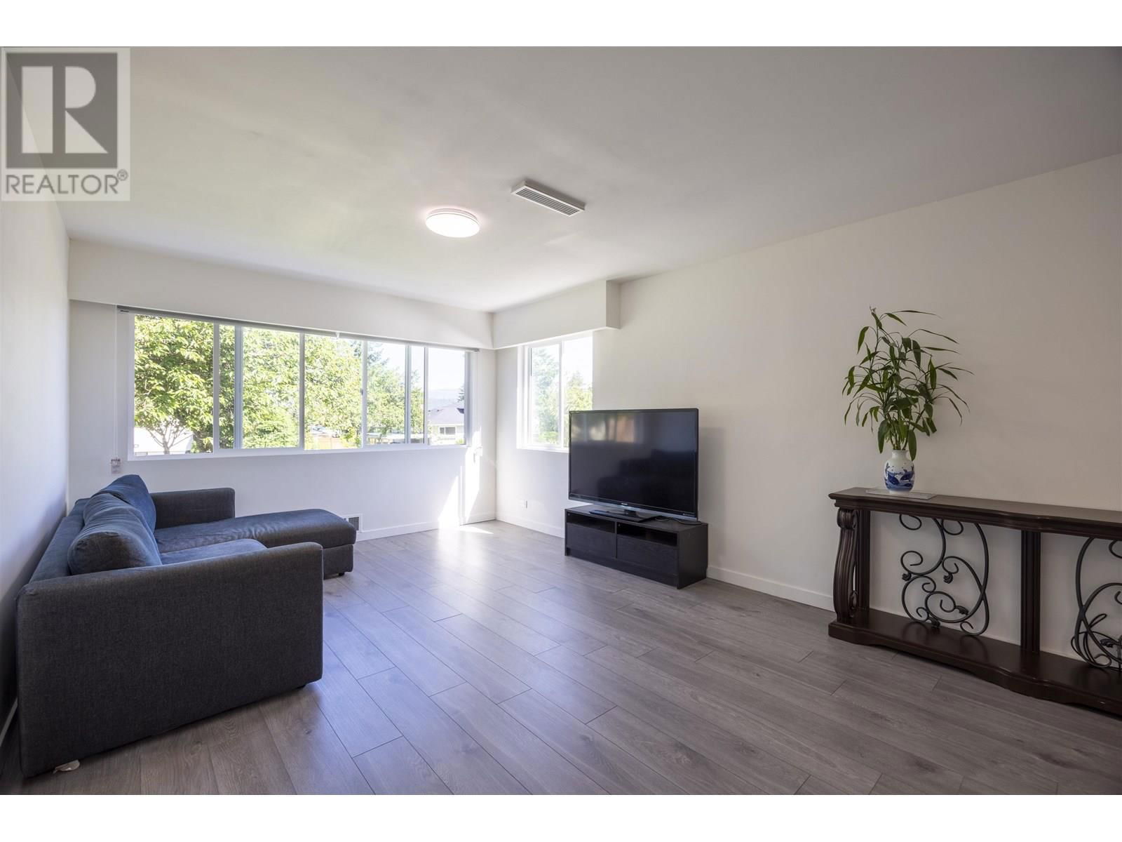 8684 12TH AVENUE Image 15
