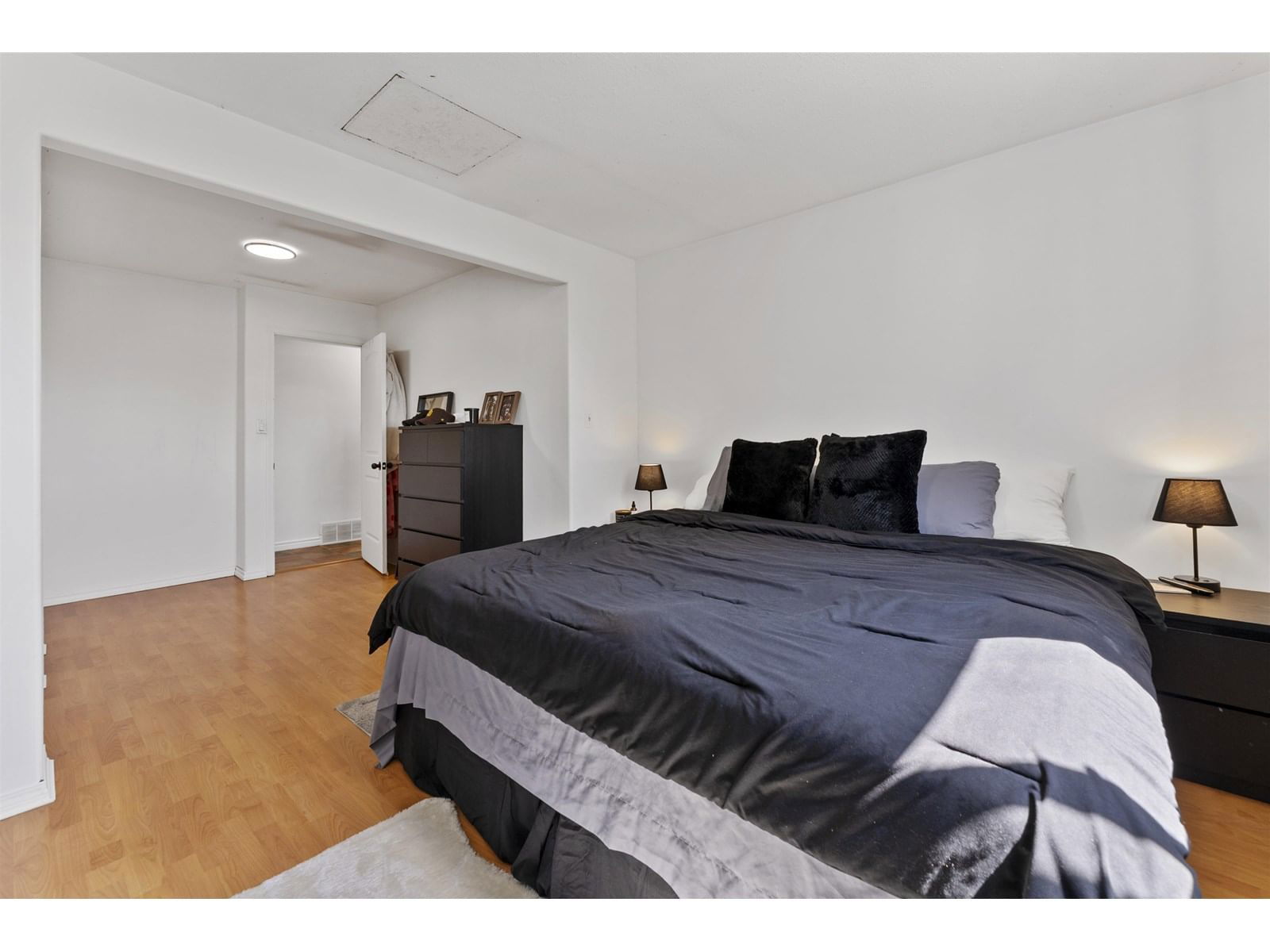 32572 FLEMING Image 15