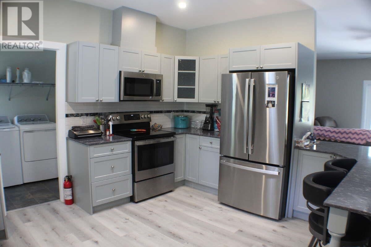 2865 ROSELAND AVENUE Image 11