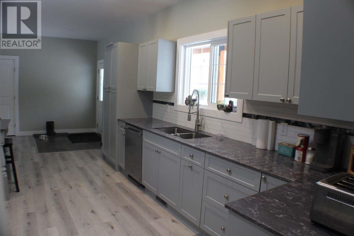2865 ROSELAND AVENUE Image 13