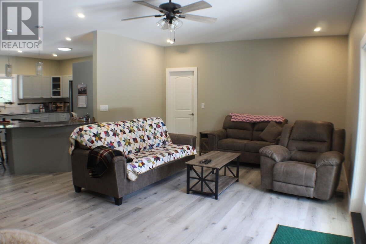 2865 ROSELAND AVENUE Image 14