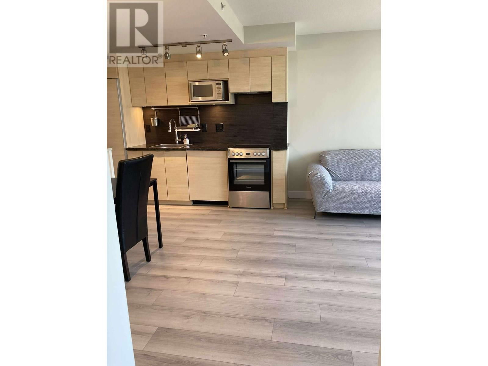 704 - 488 MARINE DRIVE Image 10