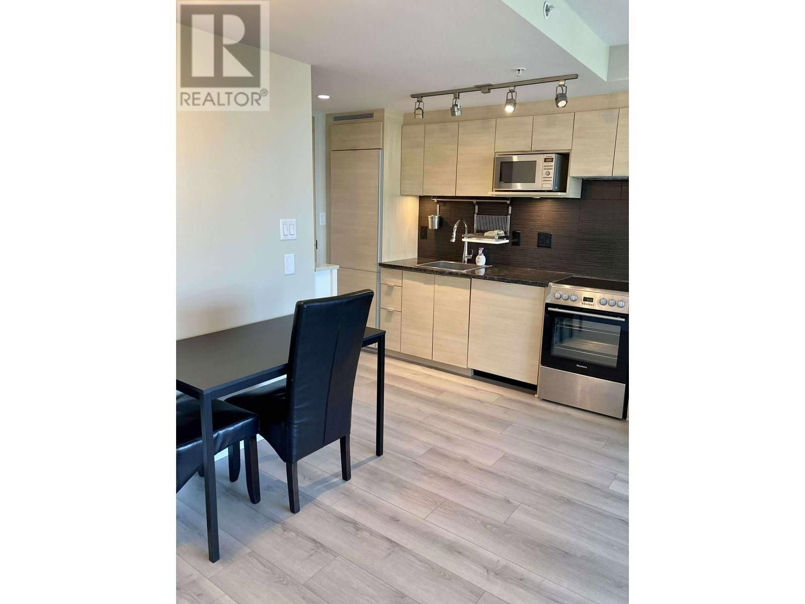 704 - 488 MARINE DRIVE Image 3