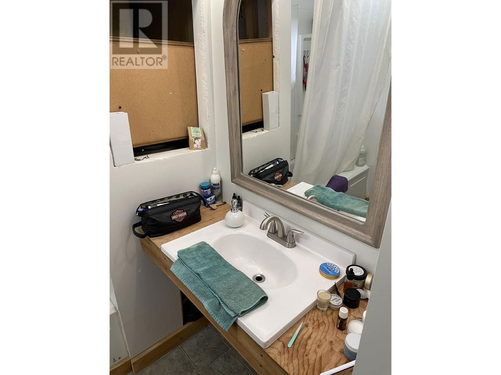 5258 OLD REMO ROAD Image 11