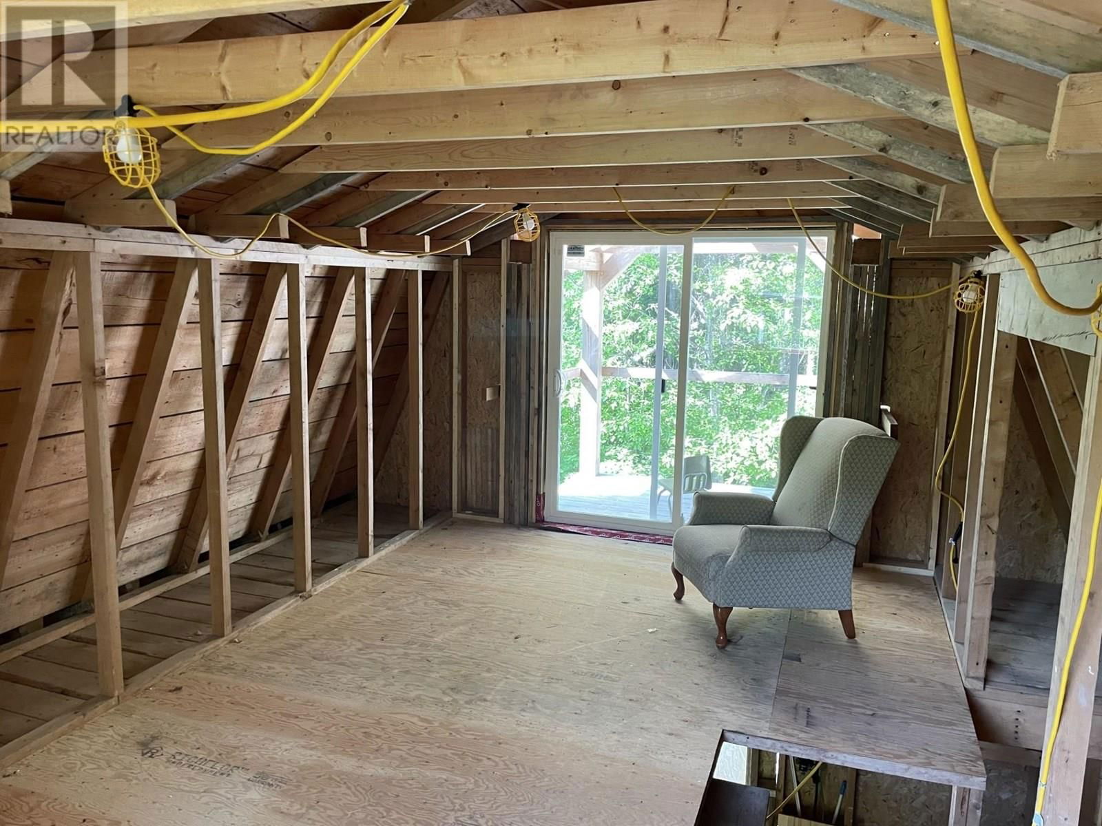 5258 OLD REMO ROAD Image 31