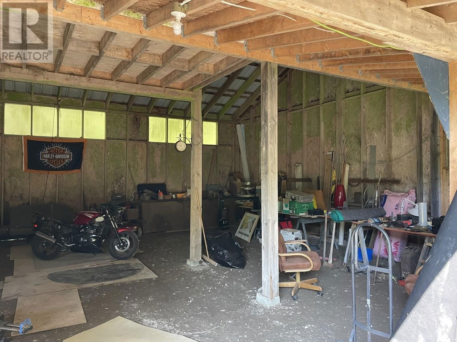 5258 OLD REMO ROAD Image 33