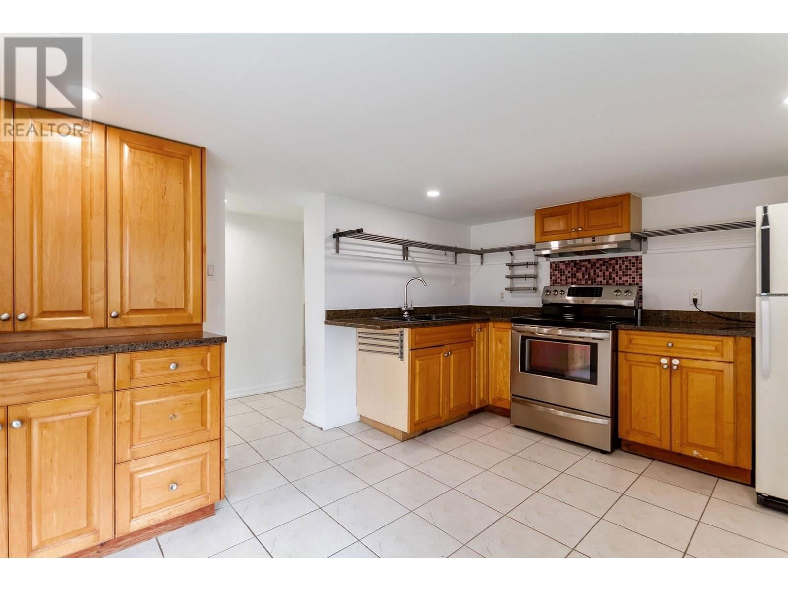 3423 27TH AVENUE Image 15